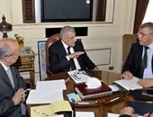 محلب يلتقى وزير الاتصالات على خلفية أزمة مذكرة المصرية للاتصالات