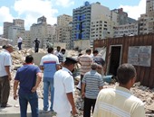 أمن الإسكندرية  يشن حملة لإزالة الإشغالات على الكورنيش 