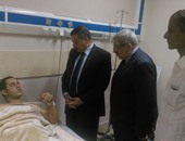 وزير الداخلية يطمئن على حالة الضابط المصاب بعد تفجير سيارته فى حلوان