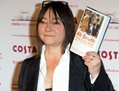 الكاتبة الاسكتلندية "آلى سميث" تفوز بجائزة المرأة للرواية