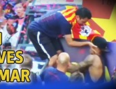 بالفيديو.. تشافى ينفعل على نيمار خلال إحتفالات برشلونة