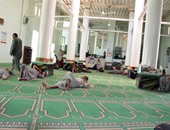 بالصور.. روحانيات القرآن والتعبد داخل مساجد الأقصر فى نهار رمضان