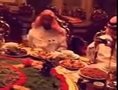 فيديو لعائلة تفطر فى رمضان على طاولة متحركة يتصدر الأكثر مشاهدة على يوتيوب