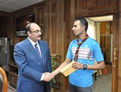 محافظ القليوبية يكرم ممثل البعثة الرسمية المصرية فى لقاء الجوالة العرب