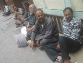 العاملون بالشركة العقارية المصرية يواصلون تظاهرهم للمطالبة بصرف مستحقاتهم