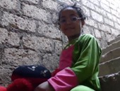 بالفيديو.. "فاعل خير": الطفلة مريم تحتاج إلى زرع قرنية لتتمكن من ممارسة حياتها