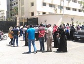 بالصور.. العشرات يحتجون على نتائج تظلمات الإسكان الاجتماعى ببورسعيد