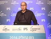 يعالون ردا على نتانياهو: لا خطر يواجه إسرائيل.. وأنت أساس العنصرية