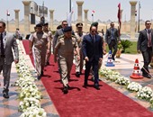 الرئيس السيسي يغادر مسجد المشير طنطاوى عقب أدائه صلاة الجمعة