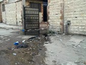 بالصور.. مياه المجارى تزين مدخل طوارئ مستشفى أبو قير العام فى الإسكندرية