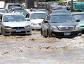 زحام مرورى بشارع الثورة فى مصر الجديدة بسبب كسر ماسورة مياه 