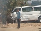 إصابة 6 أشخاص فى حادث تصادم سيارة ميكروباص مع شاحنة بالوادى الجديد
