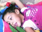الطفلة "آية" مهدده بالموت بسبب نقص عقار النيوريل بمستشفى الداخلة المركزى