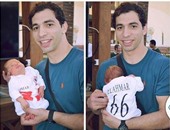الأحمر ينشر صورته مع مولوده  الجديد " عمر "