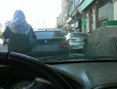 صحافة المواطن: سيارة بدون "لوحات" تقف صف ثانى أمام مبنى المحافظة بالمنصورة