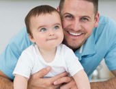 مفاجأة.. دراسة تكشف: انخفاض هرمون الذكورة قد يجعلك أفضل أب