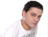 الشاعر نادر عبد الله: معنديش "فيس بوك" وعايز أبارك لتامر حسنى على ألبومه الجديد