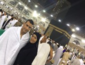 بالصور.. الحضرى وزوجته يؤديان "عمرة رمضان"