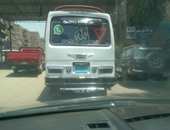 صحافة المواطن .. سيارة أجرة بإمبابة تحمل لوحات مخالفة وسط غياب رجال المرور
