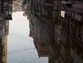 بالصور.. مياه المجارى تغرق شوارع قرية النزل فى الدقهلية