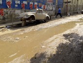 بالصور.. مياه الصرف الصحى تغرق شارع ترعة الزمر أمام "مترو فيصل"