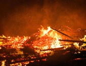 قوات الحماية المدنية تسيطر على حريق بمخزن أخشاب فى الفيوم