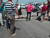 الأهالى يقطعون طريق "المنصورة - القاهرة" لاختفاء طفلة بميت غمر