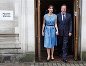 كاميرون وزوجته يدليان بصوتيهما بالاستفتاء على عضوية لندن بالاتحاد الأوروبى