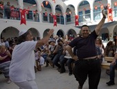 الجارديان: يهود تونس يأخذون رفات ذويهم ويرحلون إلى إسرائيل