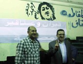 بالفيديو.. خالد على يشارك برسم جرافيتى"تيران وصنافير مصرية" على جدار"الصحفيين" 