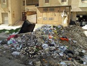بالصور .. انتشار القمامة بشوارع التجمع الأول يثير غضب الأهالى