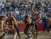 بالصور.. إيطاليا تنظم مباراة كرة قدم وحشية من القرن الـ 16