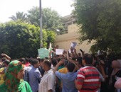 طلاب الثانوية العامة المتظاهرون يهددون بالإضراب عن الامتحانات بالمواد المؤجلة