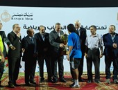 محافظ الجيزة يسلم كأس بطولة " بنك مصر " لخماسى كرة القدم لمركز شباب إمبابة
