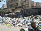 قارئ يشكو من تراكم القمامة منذ أسبوع فى شارع محطة السوق بالإسكندرية