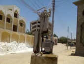 محول كهرباء مكشوف يتوسط 4 مدارس ويهدد أطفال قرية النزل فى أسوان