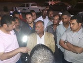 النائب أحمد أبو خليل يلتقى بعمال مطار مرسى علم المضربين عن العمل لحل أزمتهم