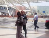 ثروت سويلم وسحر الهوارى فى استقبال بعثة الفراعنة بمطار القاهرة
