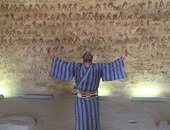 أسطورة السومو يزور مقابر بنى حسن بالمنيا لدعم السياحة