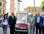 جامعة القاهرة تتسلم سيارات جولف لخدمة "متحدو الإعاقة"