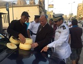 بالصور.. مدير أمن القاهرة يتفقد الخدمات الأمنية ويتناول الإفطار مع المجندين