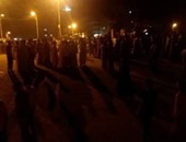 بالصور.. أهالى قفط يقطعون طريق " مصر_ أسوان" لانقطاع الكهرباء