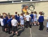 بالصور.. بانكسى يهدى رسمة لمدرسة ابتدائية فى بريطانيا