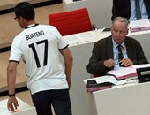 "تيشيرت" بواتينج داخل البرلمان الألمانى للرد على التصريحات العنصرية