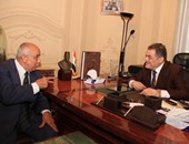 بالصور.. وزير التموين الأسبق ينضم لحزب الوفد