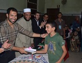 حسنى عبد ربه يُسلم جوائز حفظة القرءان فى التل الكبير