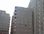 "جمهورية الأبراج المائلة".. 15ألف عقار مائل تهدد حياة الأهالى بالإسكندرية.. مافيا العقارات يبيعونها بأسعار زهيدة.. والمحافظة تفشل فى مواجهه 27ألف عقار مخالف.. والأزمة تزداد رغم صدور 150ألف قرار إزالة