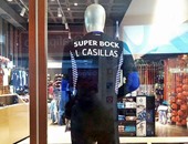 قميص كاسياس يظهر فى متاجر بورتو