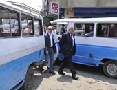 بالصور.. محلب يوجه بنقل "سوق الخميس" وموقف الميكروباصات بميدان المطرية