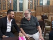 بالفيديو..وصول يحيى الفخرانى ومحمد صبحى إلى عزاء عمر الشريف بـ”عمر مكرم”